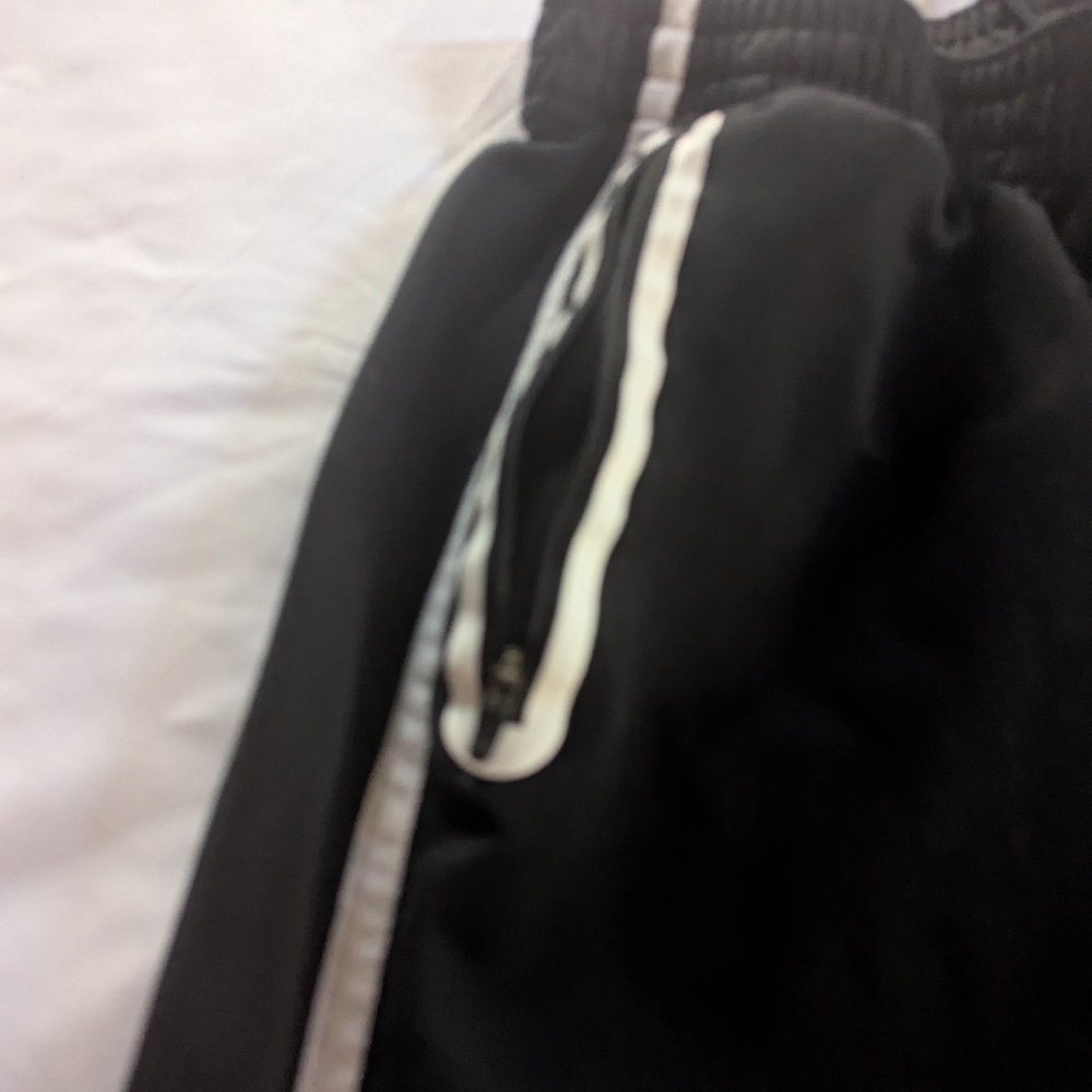 Nike Men's Large Black Joggers With Pockets, Drawstring And White Stripe‎ - Picture 3 of 6